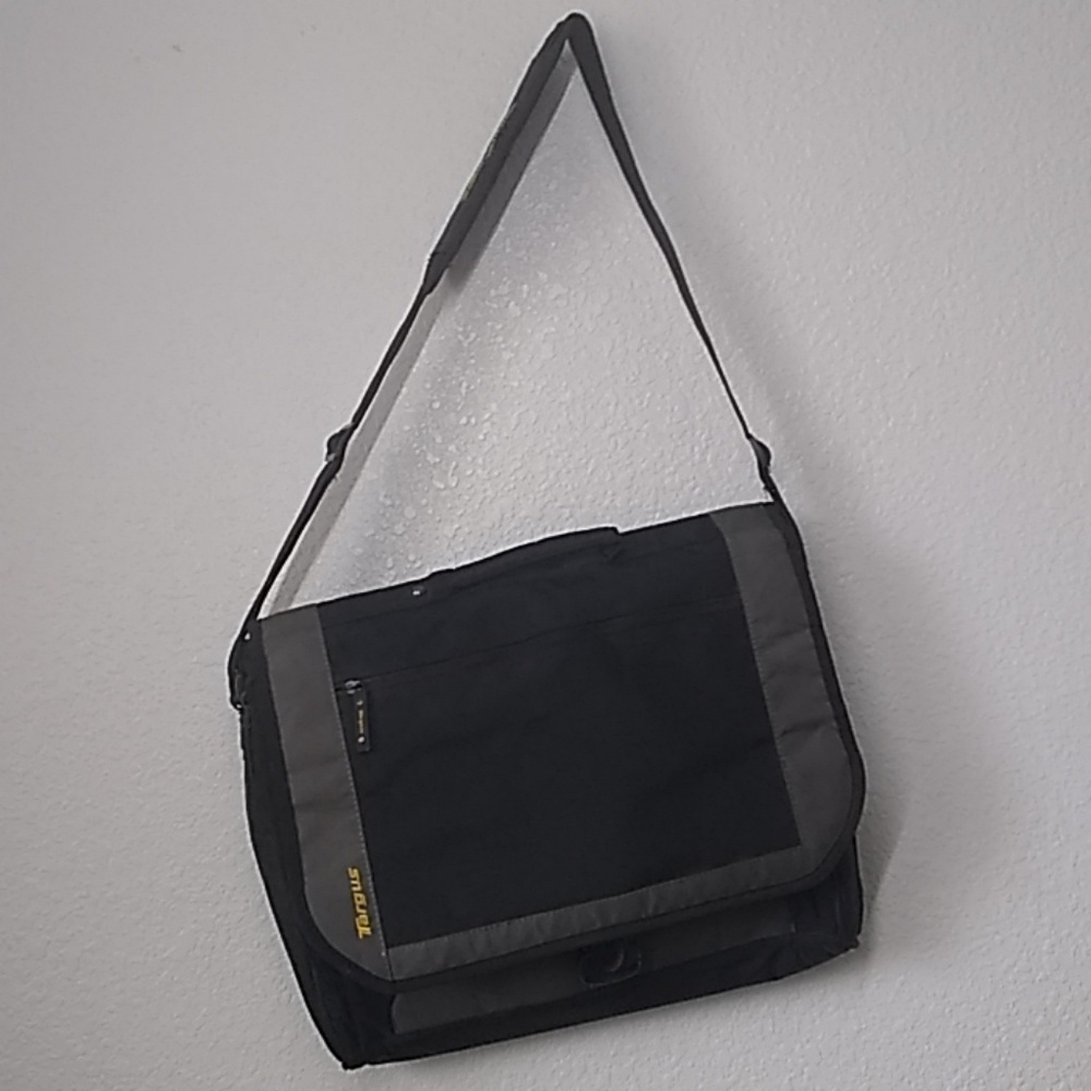 FINAL MARKDOWN Targus Laptop Bag